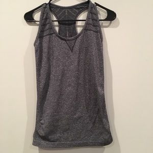 Oiselle Birds of a Feather Tank Size S